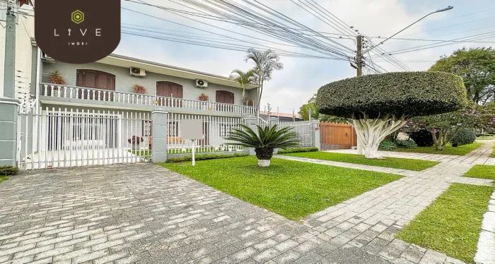 Sobrado à venda no Jardim das Américas, com 04 quartos sendo 02 suítes, com 8 vagas de gar