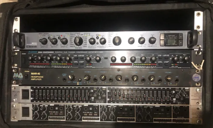 Equalizador Behringer FBQ1502