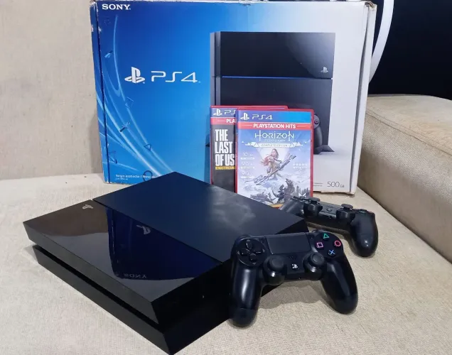 PS4 + 2 controles + jogos.(6x250 cartão)