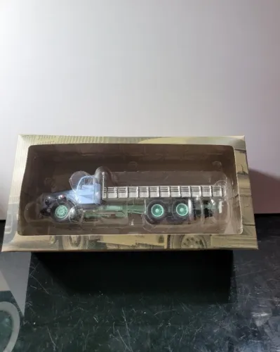 Miniatura 1:43 caminhões brasileiros Volvo L395 Titan 1957