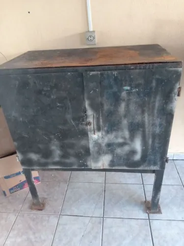 Bancada de aço com armário