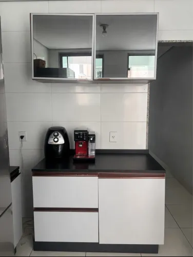 Armário de cozinha espelhado Bartira