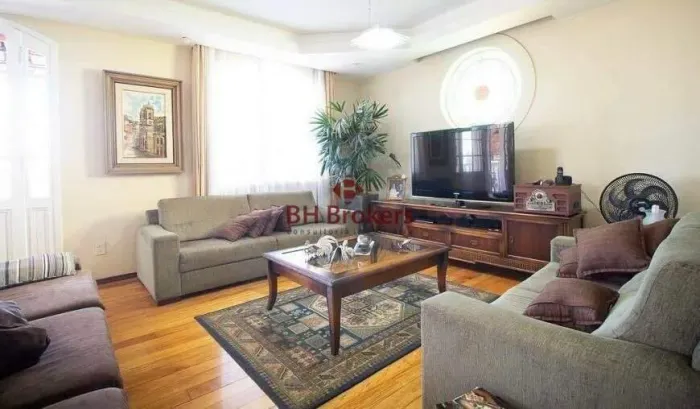 Casa com 7 Quartos p/ Alugar, 450m² no São Bento