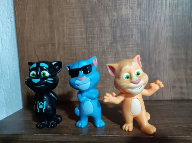 3 bonecos gato tom usados na condição das fotos