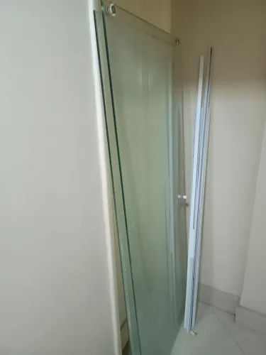 Vendo box semi novo completo