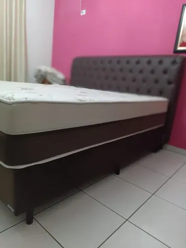 Cama King size com cabeceira 