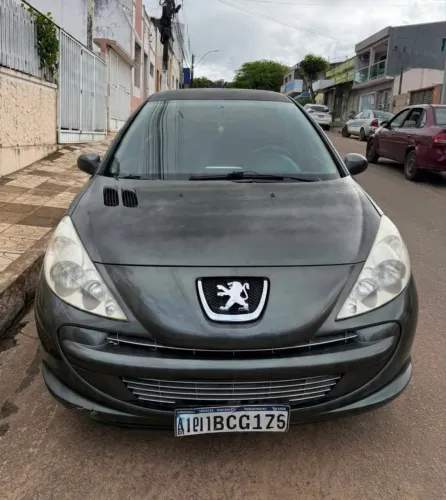 Peugeot 207 Sedan Passion XR 1.4 Flex 8V 4P 2012