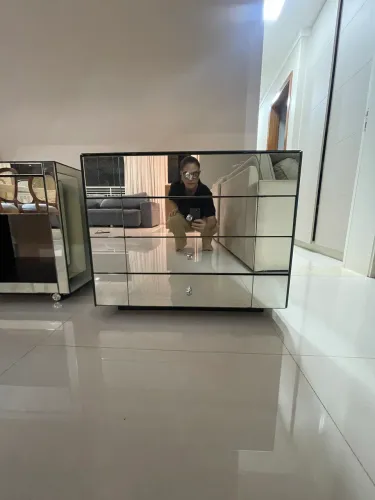 Dois Criado mudo espelhado com gavetas 
