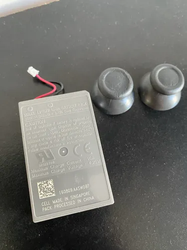 Bateria e borrachas do analógico ps4