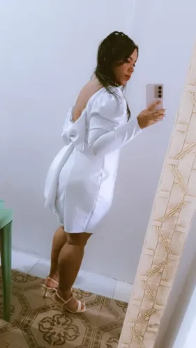 Vestido de noiva civil branco.