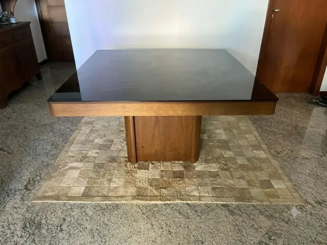 Mesa de Jantar Quadrada e Tampo de Vidro Blindex Escuro