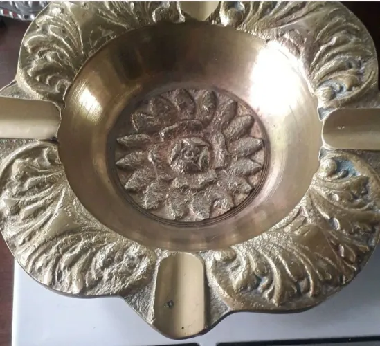 Cinzeiro antigo em bronze maciço