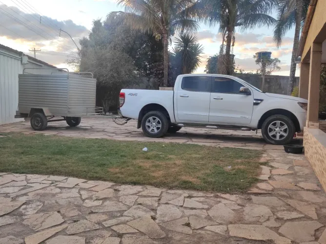 Vendo Carretinha Reboque Baú