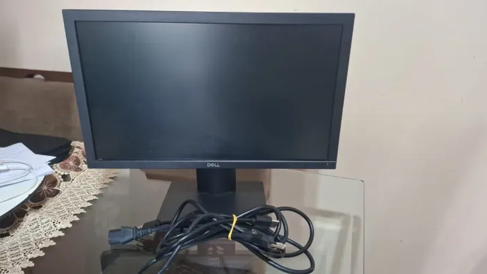 Monitor Dell E1916HF 19" Widescreen + Cabos
