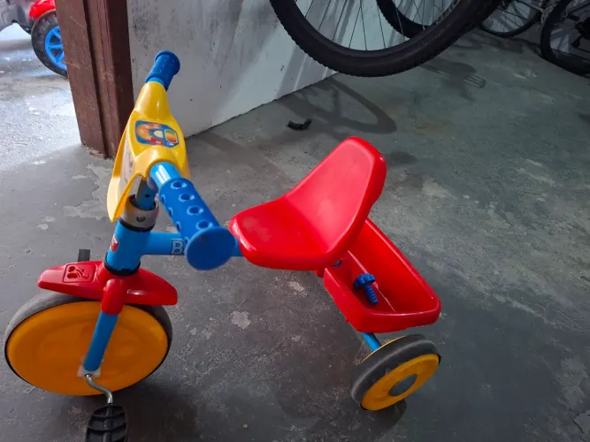 Triciclo Infantil seminovo