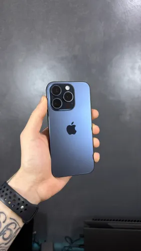 Iphone 15 PRO 256 GB sem detalhes, na garantia