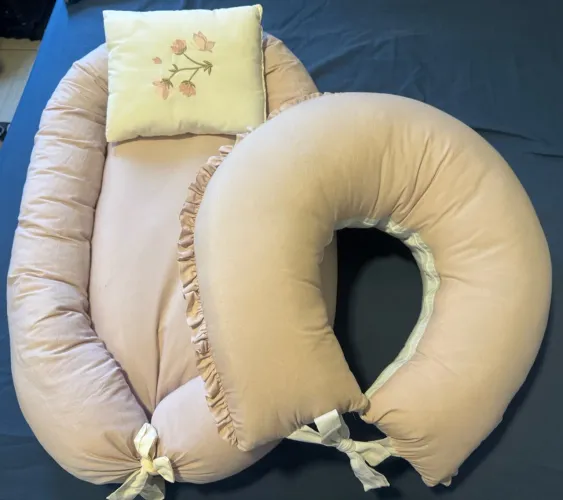 Vendo kit ninho e travesseiro + almofada amamentação