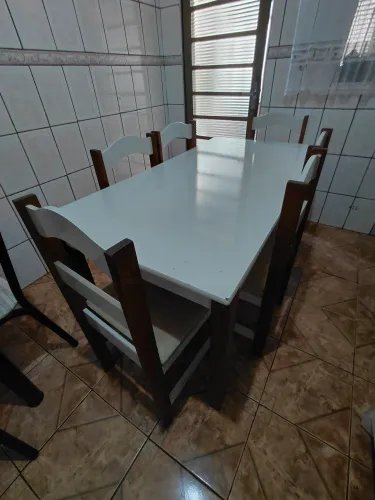Mesa madeira com 6 cadeiras