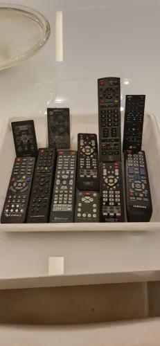 Conjunto de controles remotos varia marcas