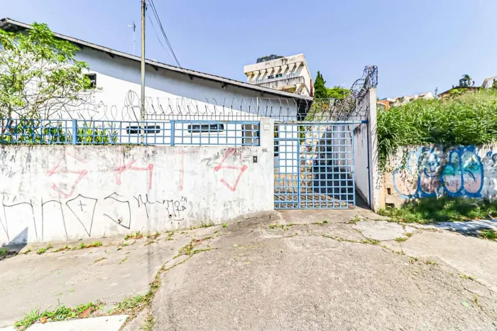 Casa comercial na Avenida Giovanni Gronchi, 2125 300 m²