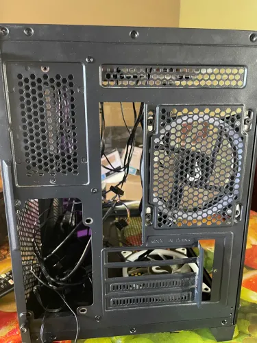 Vende - se gabinete gamer + 6 ventoinhas