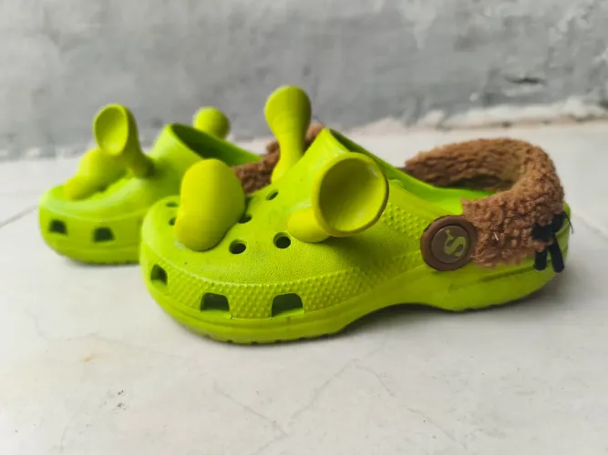 DreamWorks x Crocs Classic Clog "Shrek" infantil