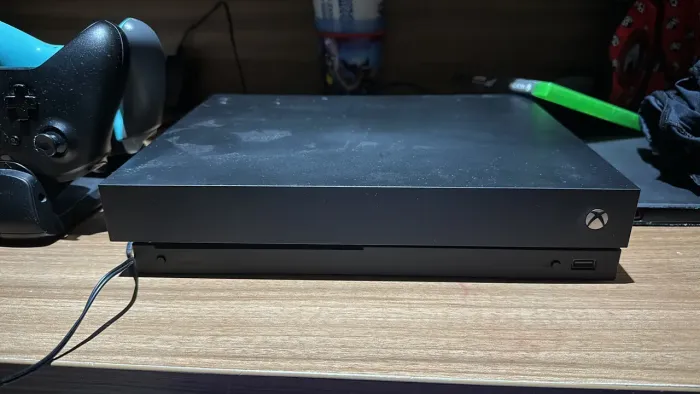 xbox one x- 1TB 