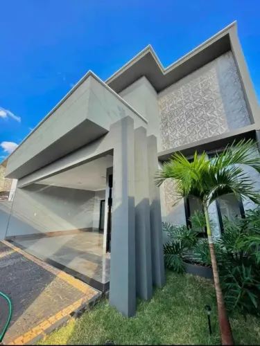 Casa à venda com churrasqueira, 3 quartos, piscina com cascata e espaço amplo em Rio Verde