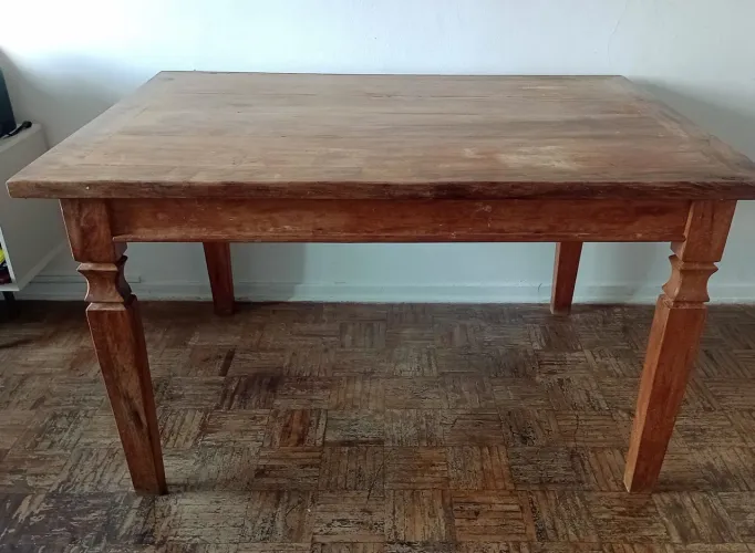 Mesa de madeira maciça/ URGENTE PARA VENDER RÁPIDO