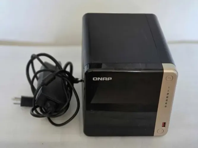 QNAP TS-464 16GB ram NAS 4 Baias
