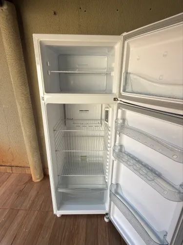 Vende-se geladeira Consul