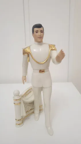Príncipe da Cinderela de porcelana