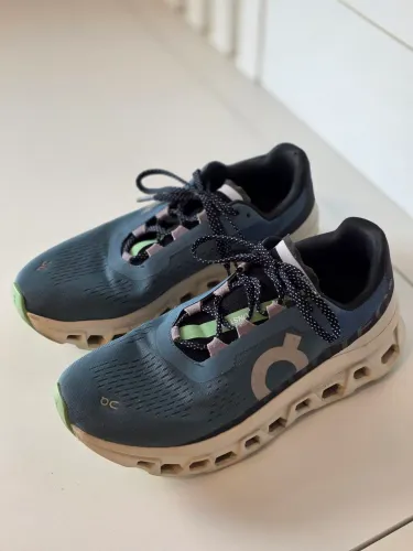 Tenis On Cloudmonster 42