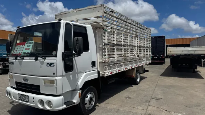 Ford cargo 815 ano 2012