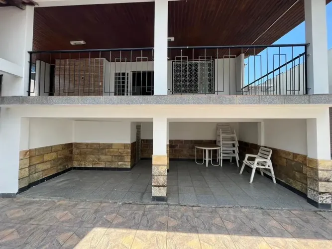Imóvel para aluguel possui 380 metros quadrados com 3 quartos em Compensa - Manaus - AM