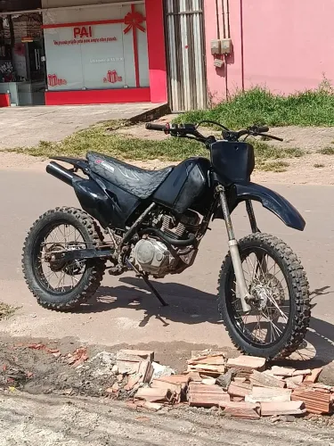 Vendo essa moto de trilha
