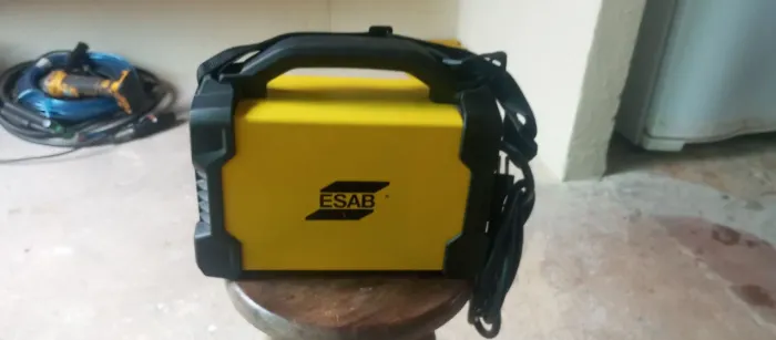 Vende máquina de solda ESAB