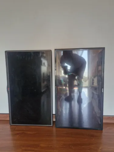 Combo 2 TV's 32 pol (com defeito) 