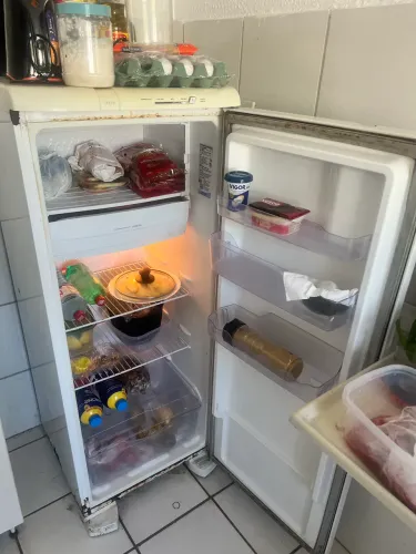Vende-se geladeira