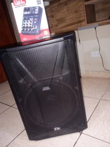 Caixa de som profissional