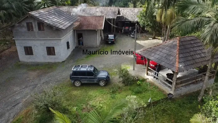 Sitio com 4,5 hectares, localidade de Bela Vista, Taió, S.C. com uma cachoeira, casa de al