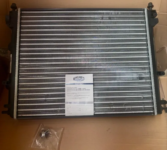Radiador Para Clio Logan Sandero 1.0 1.6 Ar 1999 2000 A 2013
