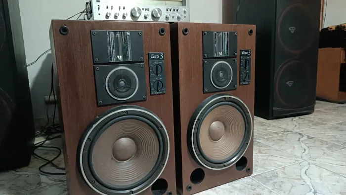 Par de caixas acústica JVC modelo Zero3.
