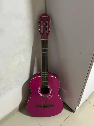 Vende-se violão Memphis AC39
