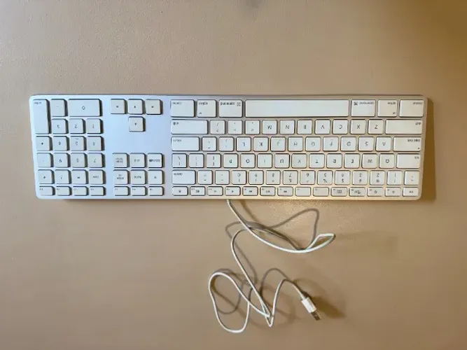 Teclado Apple QWERTY Inglês internacional cor branco (USADO)
