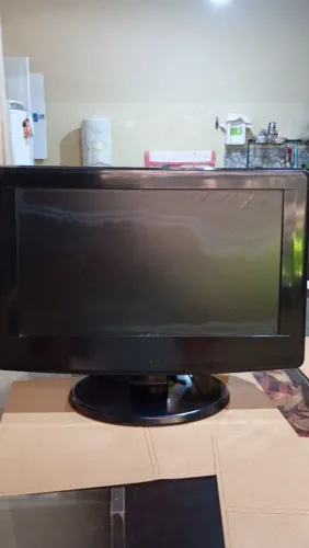 TV LCD 18,5 polegadas com defeito