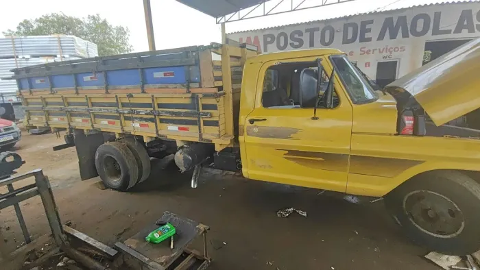 F 4000 ano 79 motor 95 turbinado hidráulico ar condicionado
