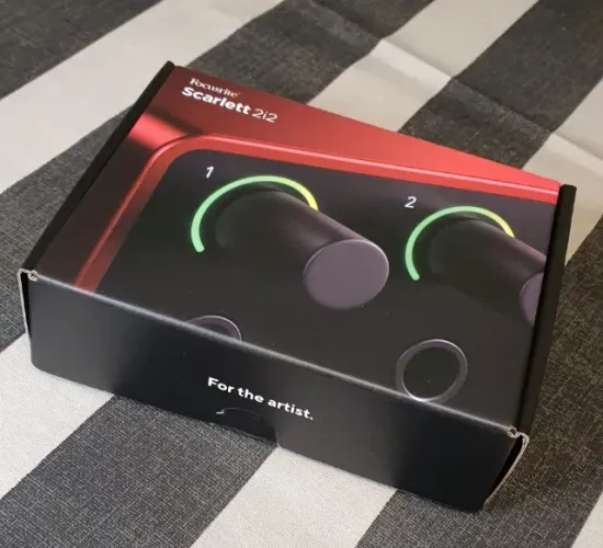 interface de áudio Focusrite Scarlett 2i2 4º geração NOVA-Lacrada