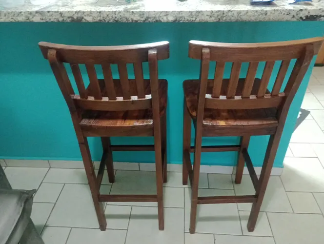 Banquetas de madeira