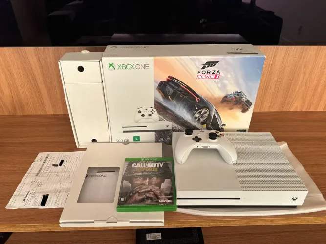 Xbox One S 500GB Branco + Controle Original + Jogo COD WWII + Caixa Original
